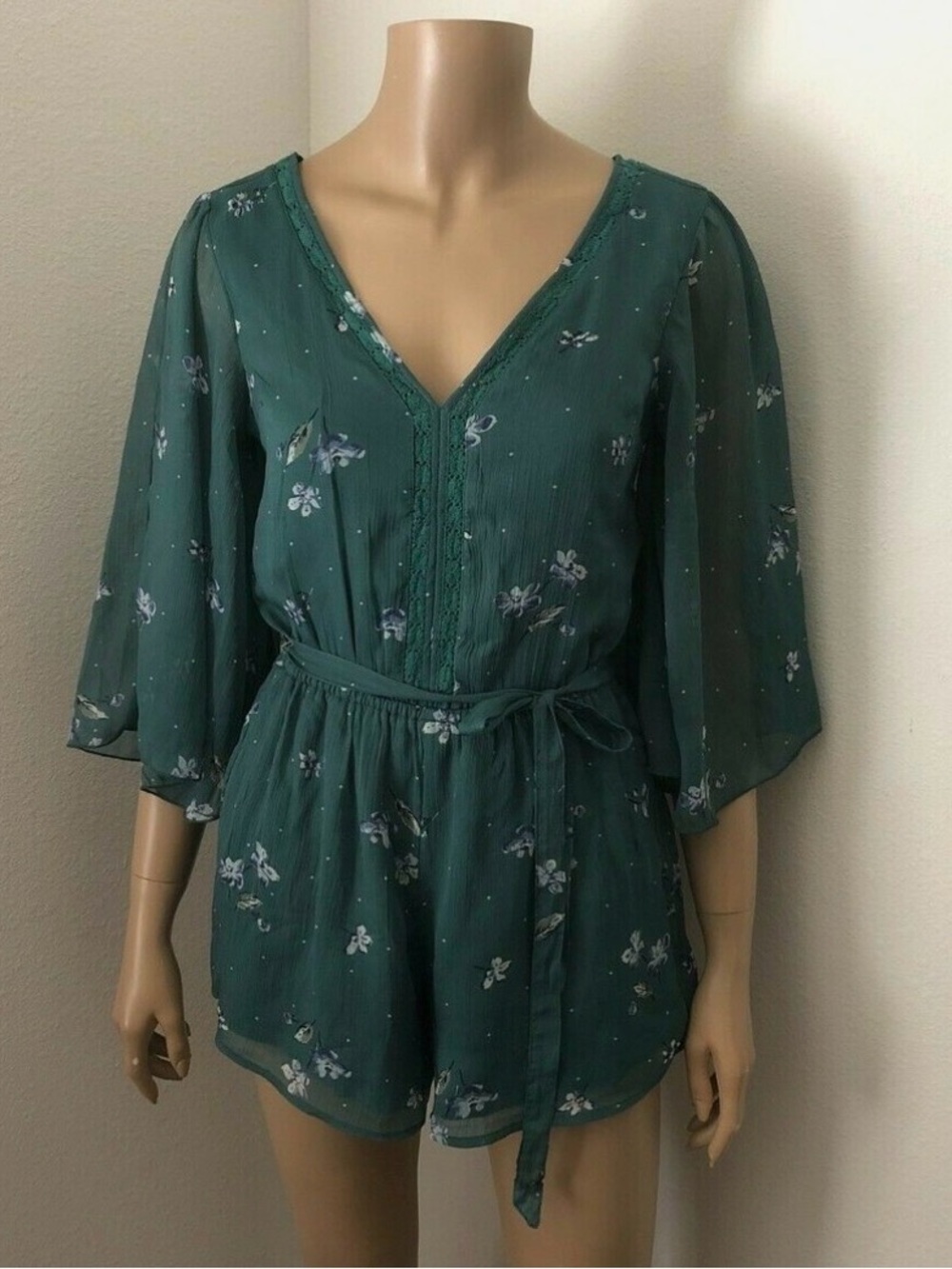 Beautiful Abercrombie & Fitch Floral Bell Sleeve Romper Size S